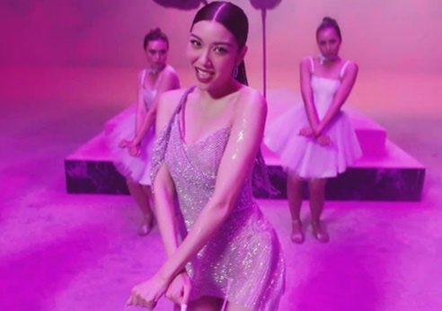 Thuy Van hat te hinh anh