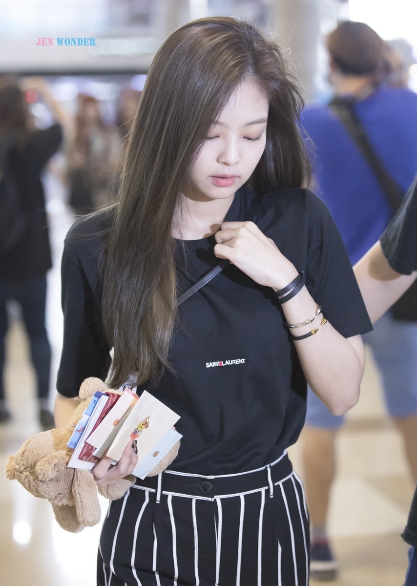tham my thoi trang cua Jennie (Black Pink) anh 8
