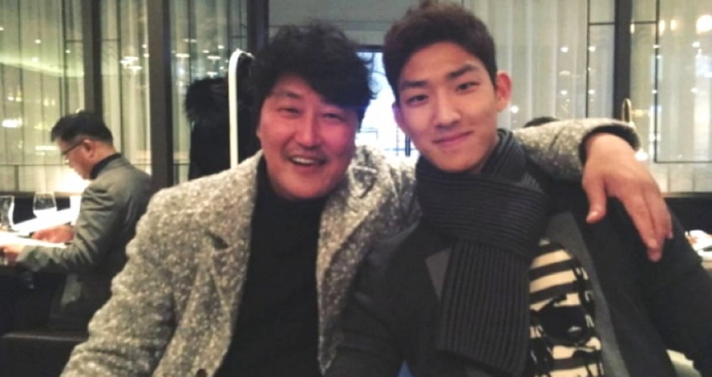 Tai tu Song Kang Ho len tieng xin loi vi con trai choc gian fan EXO hinh anh