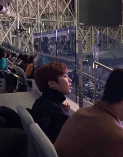 Jimin,  Xiumin ủng hộ WANNA ONE tại concert cuối ảnh 3 Jimin,  Xiumin ung ho WANNA ONE tai concert cuoi anh 3
