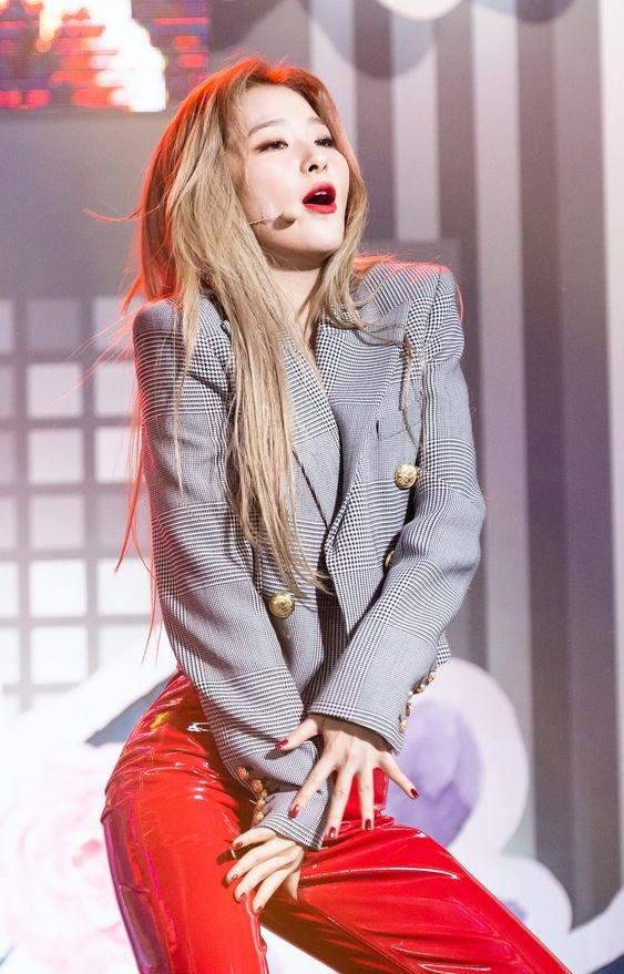 5 co may nhay co than thai nhat san khau toa sang nhat Kpop anh 11