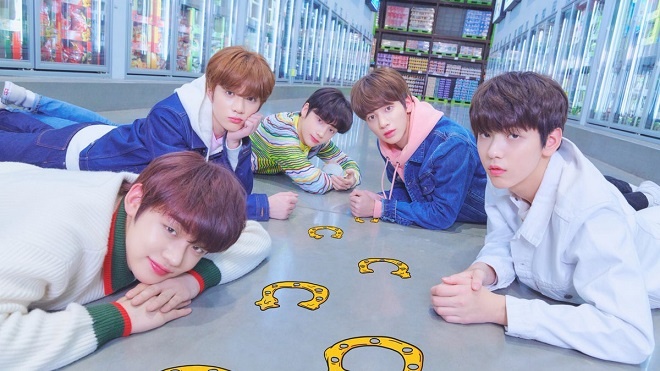 ‘Nhóm đàn em của BTS’ - TXT phá kỷ lục với sản phẩm đầu tay ảnh 2 ‘Nhom dan em cua BTS’ - TXT pha ky luc voi san pham dau tay anh 2
