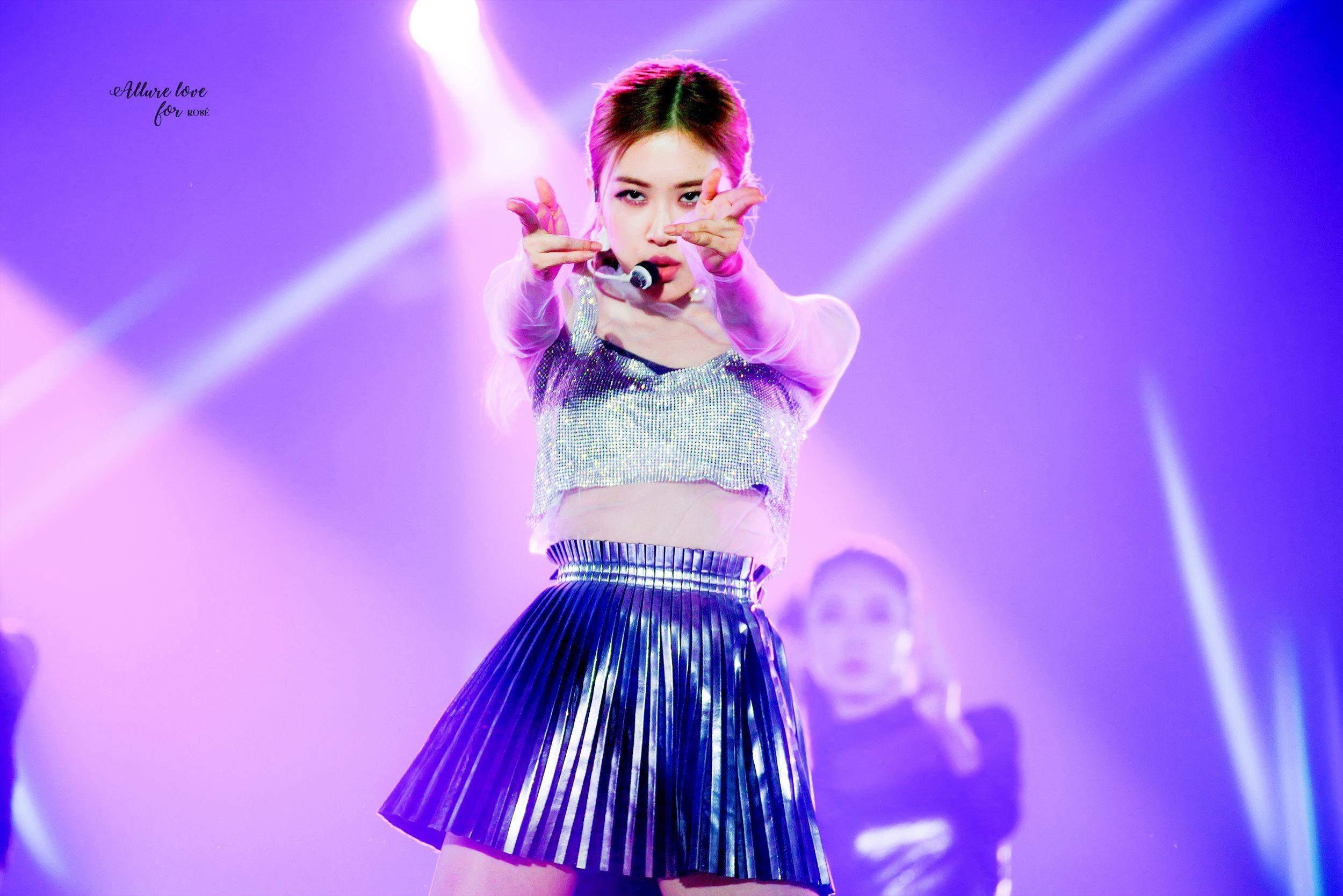 Nhung san khau Rose (Black Pink) toa sang voi giong hat dac biet hinh anh