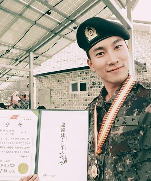 nguoi linh guong mau cua Kpop anh 8