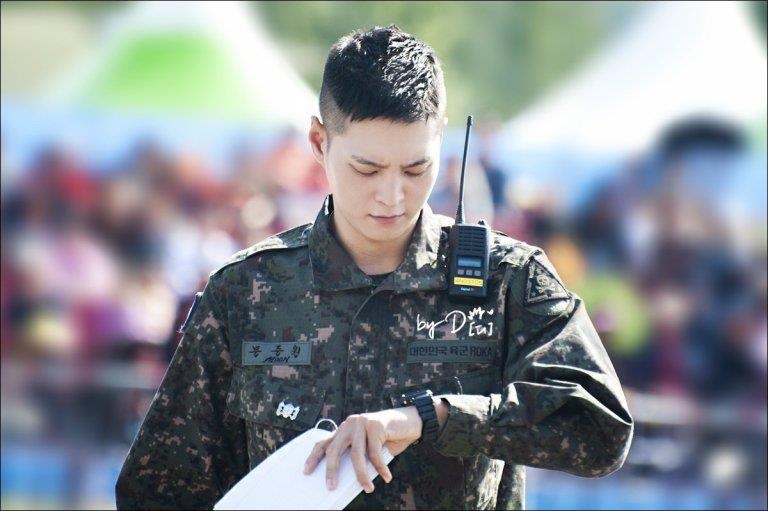 nguoi linh guong mau cua Kpop anh 7