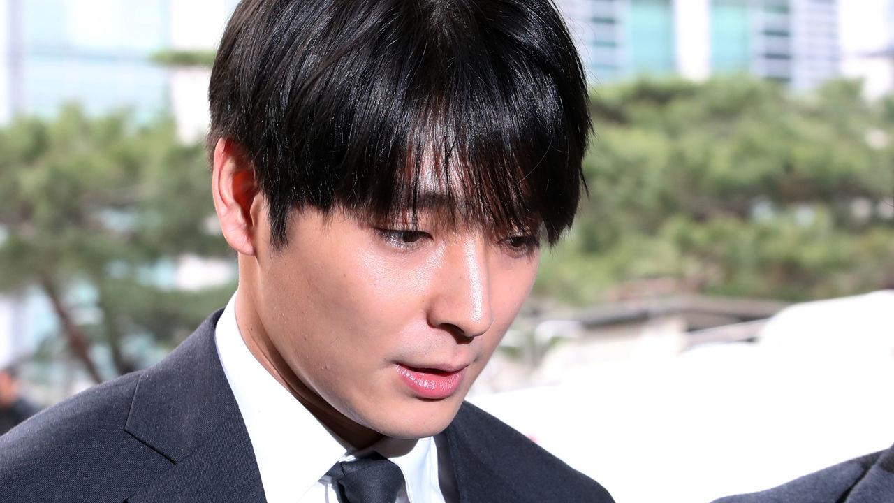 Jung Joon Young, Choi Jong Hoon tấn công tình dục ảnh 2 Jung Joon Young, Choi Jong Hoon tan cong tinh duc anh 2