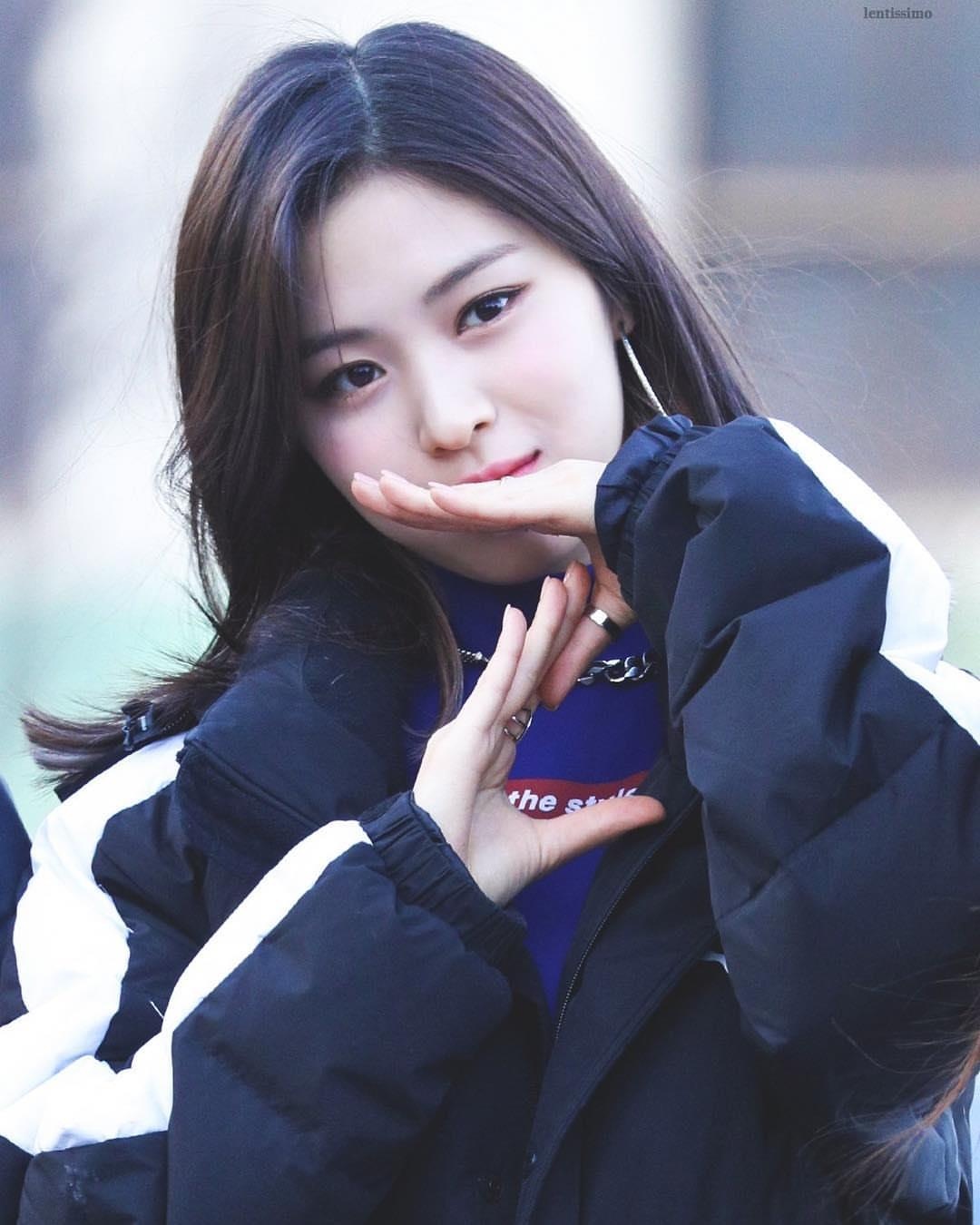 Nhung nu than sinh nam 2001 dang ky vong cua showbiz Han anh 2