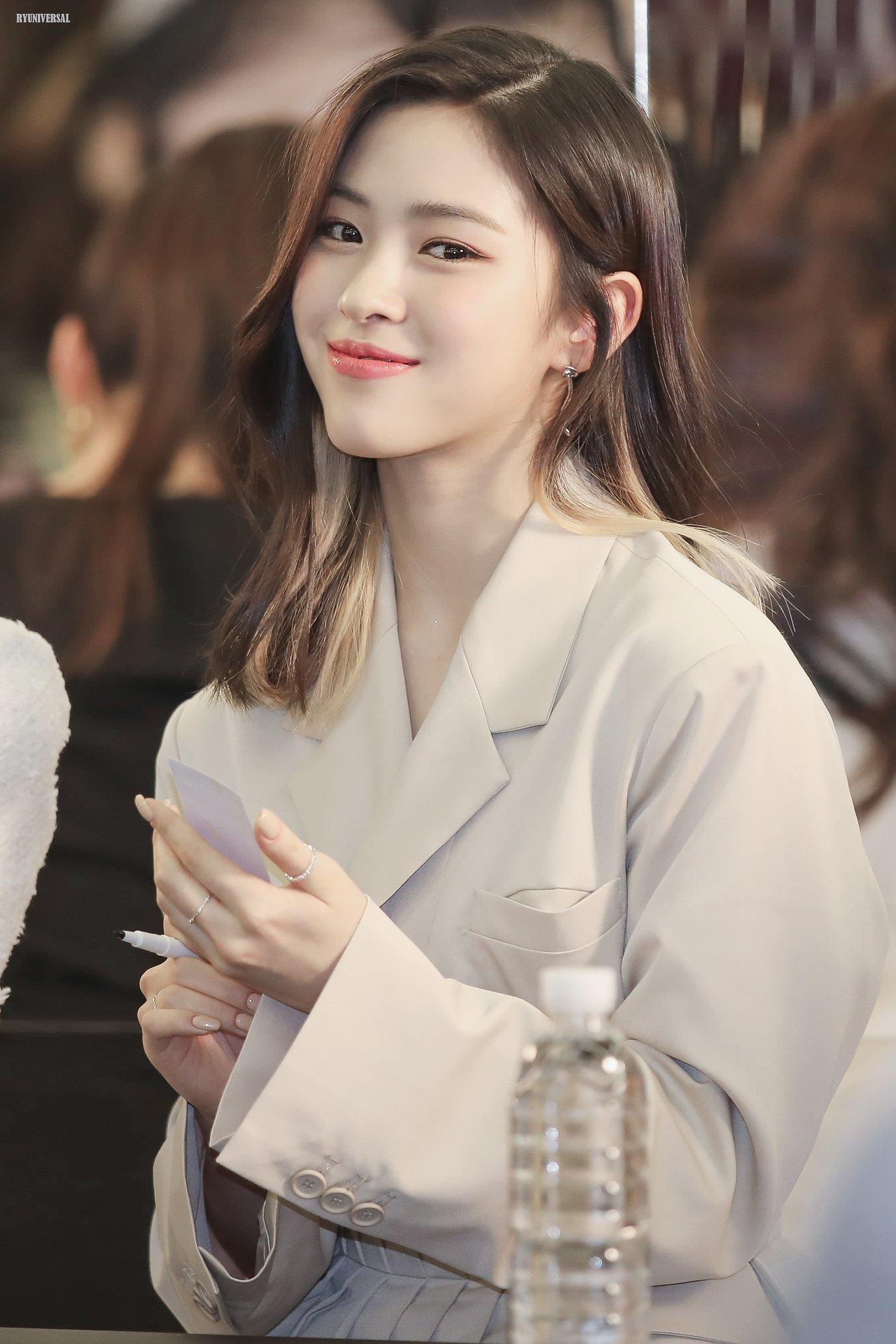 ITZY khoe ve dep hut hon tai su kien anh 10