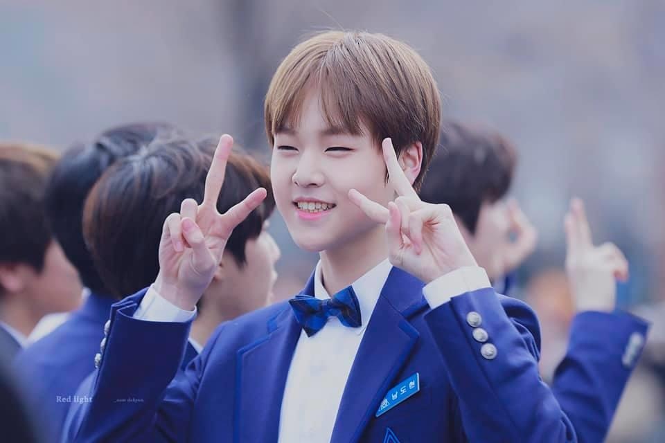 Thuc tap sinh gay chu y vi guong mat bung ra sua, than hinh nam tinh hinh anh