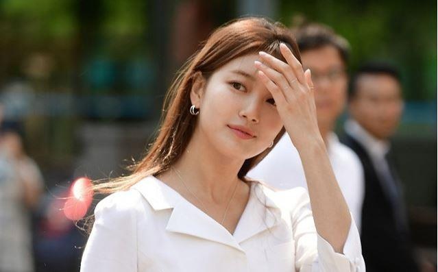 'Tinh dau quoc dan' Suzy hut ong kinh nho ve dep tinh khoi hinh anh