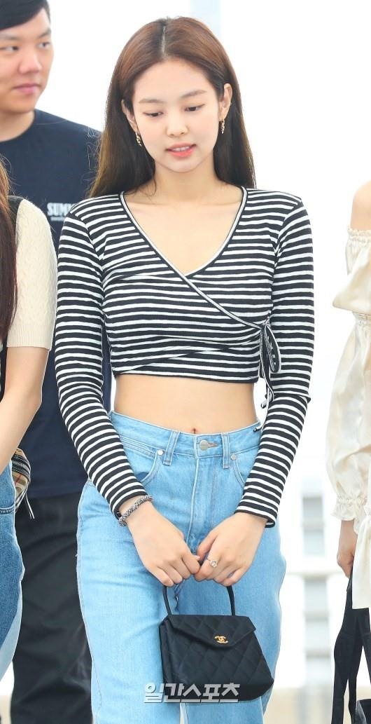 Black Pink khoe ve dep rang ngoi tai san bay anh 3