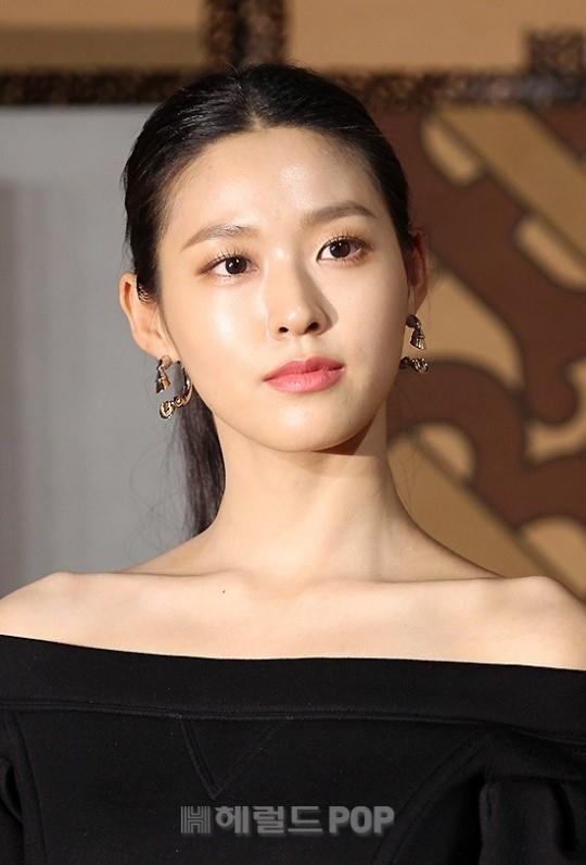 Seol Hyun (AOA) khoe vai tran goi cam,  than hinh chuan mau anh 7