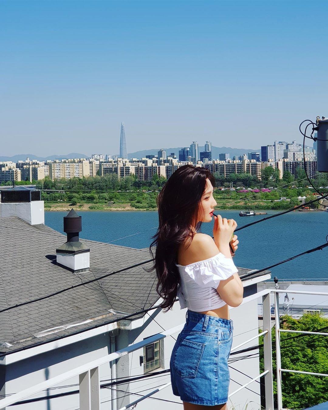 Joy (Red Velvet) khoe ve dep tre trung,  tuoi tan doi thuong anh 3