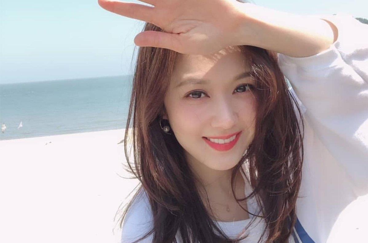 Phong cach thoi trang tre trung cua nhung 'my nhan khong tuoi' xu Han hinh anh