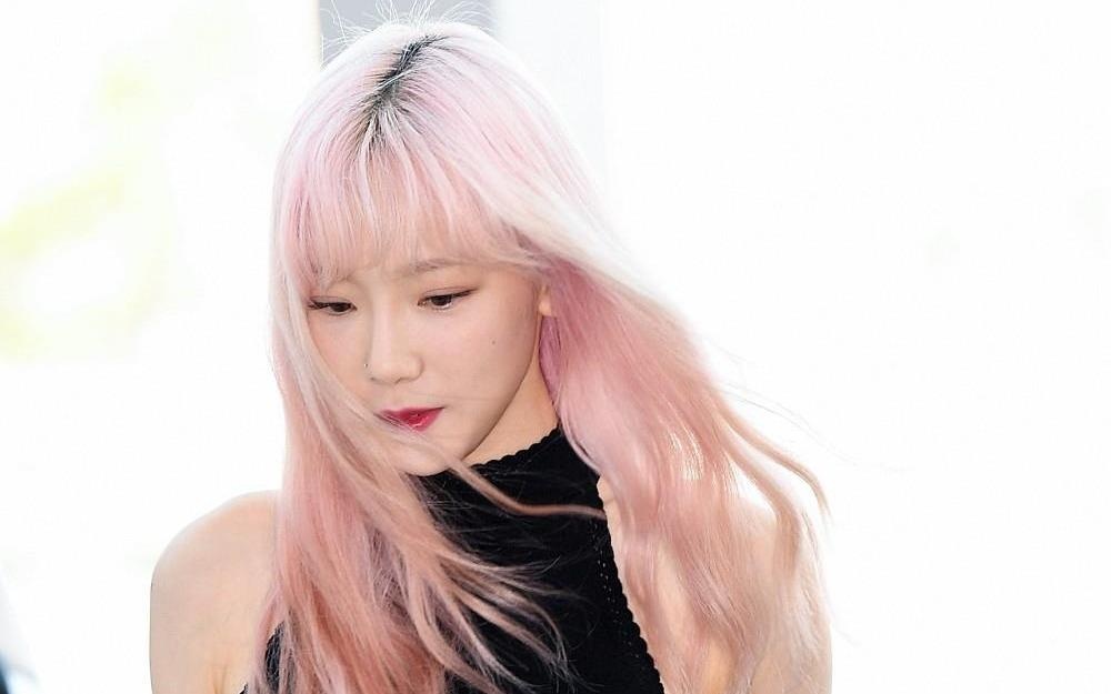 Kieu nu SNSD thu hut ong kinh voi ve ngoai nhu bup be tai san bay hinh anh