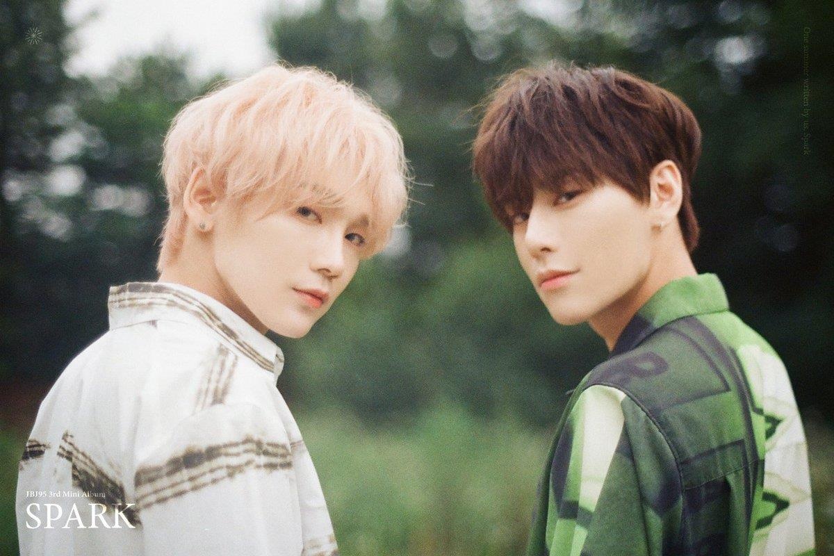 Kpop thang 8 soi noi voi cuoc chien giua cac nhom nam hinh anh