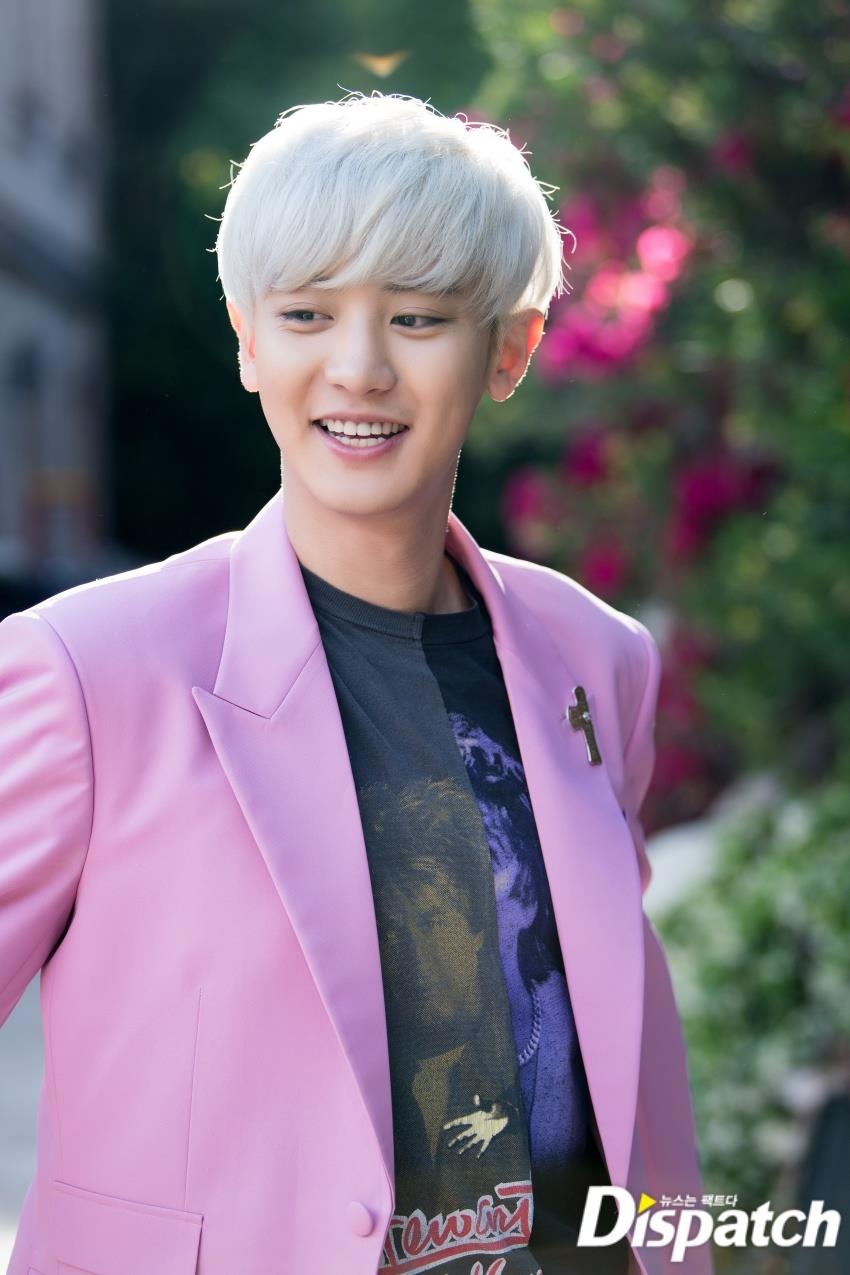 hai nam than EXO-SC anh 2