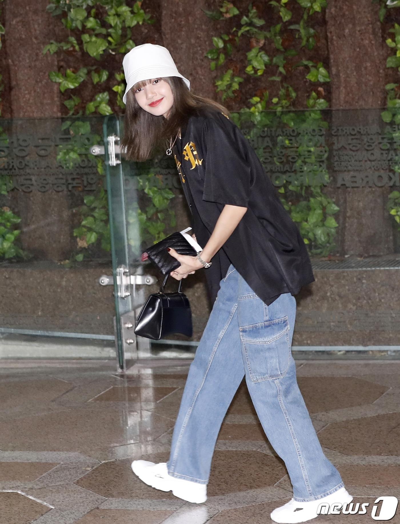 Sao Kpop tai san bay anh 10