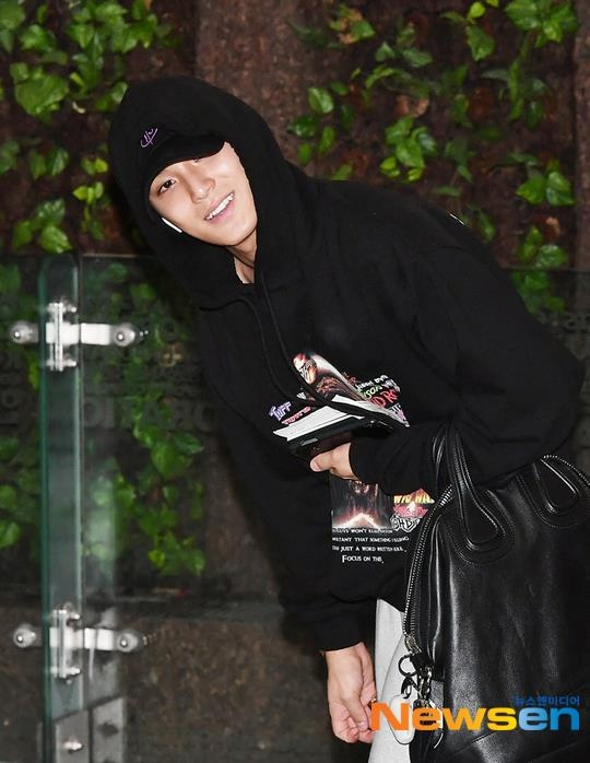 Sao Kpop tai san bay anh 15