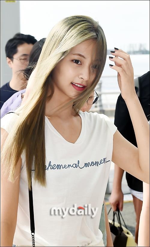 Sao Kpop tai san bay anh 4