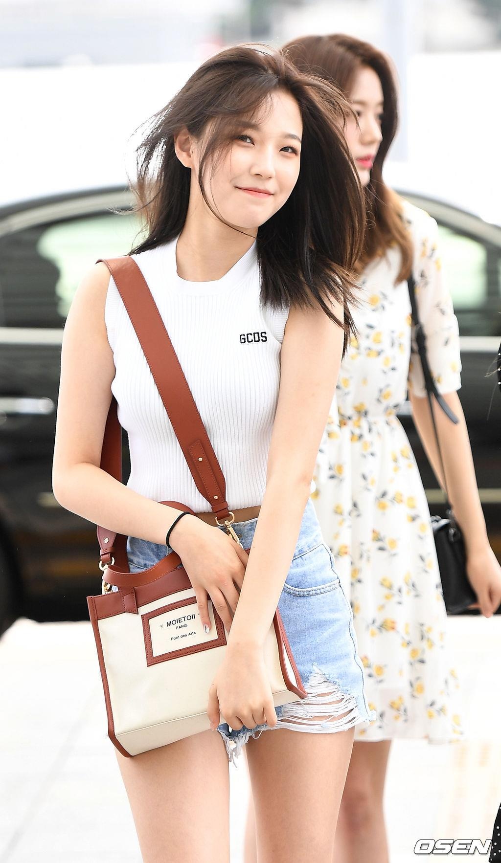 sao Kpop tai san bay anh 11