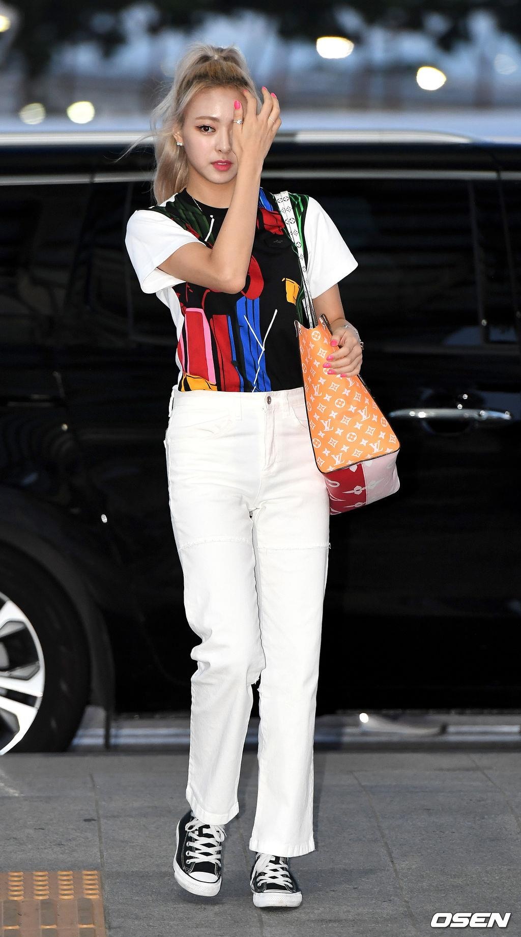 sao Kpop tai san bay anh 8