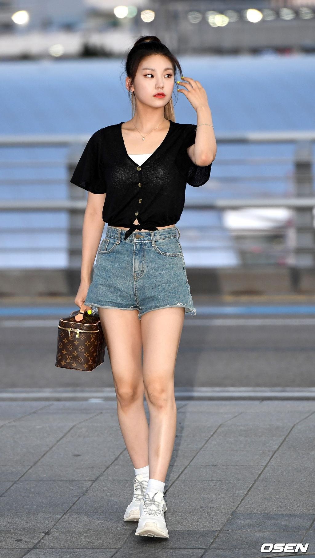 sao Kpop tai san bay anh 4