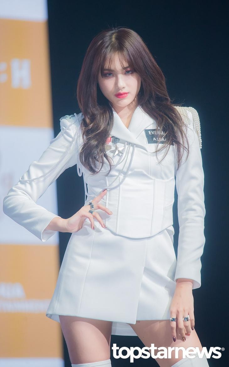 tan binh Kpop tai hop bao anh 9