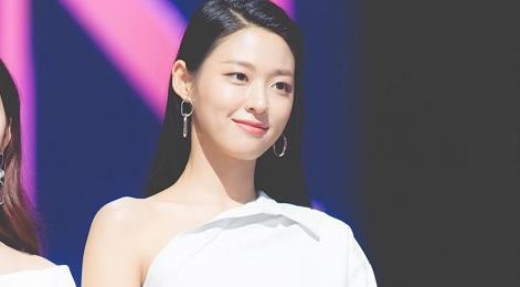 My nhan nhom AOA noi bat, dan idol nu Kpop hoi tu tai su kien hinh anh