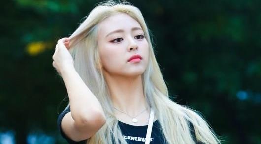 Em ut 16 tuoi cua nhom ITZY lan at dan my nhan dinh dam Kpop hinh anh