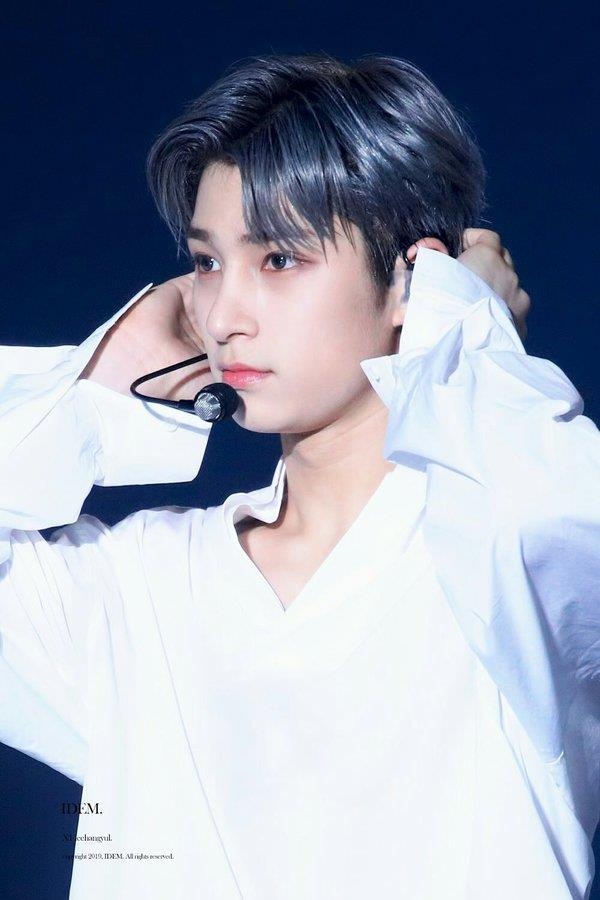 tan binh nam Kpop so huu guong mat ti le vang anh 4