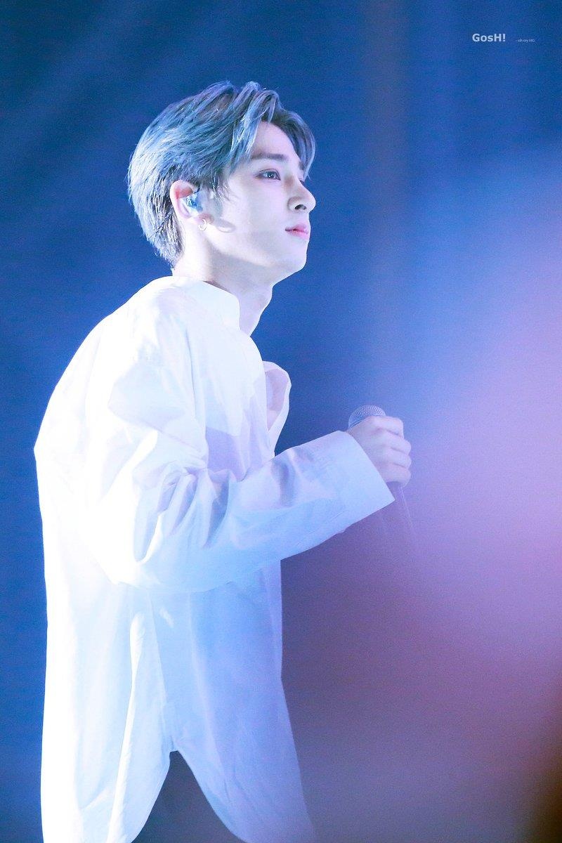 tan binh nam Kpop so huu guong mat ti le vang anh 13