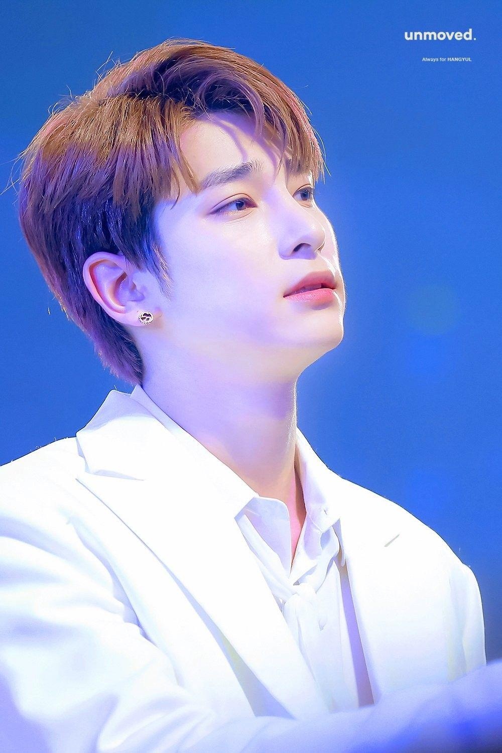 tan binh nam Kpop so huu guong mat ti le vang anh 7