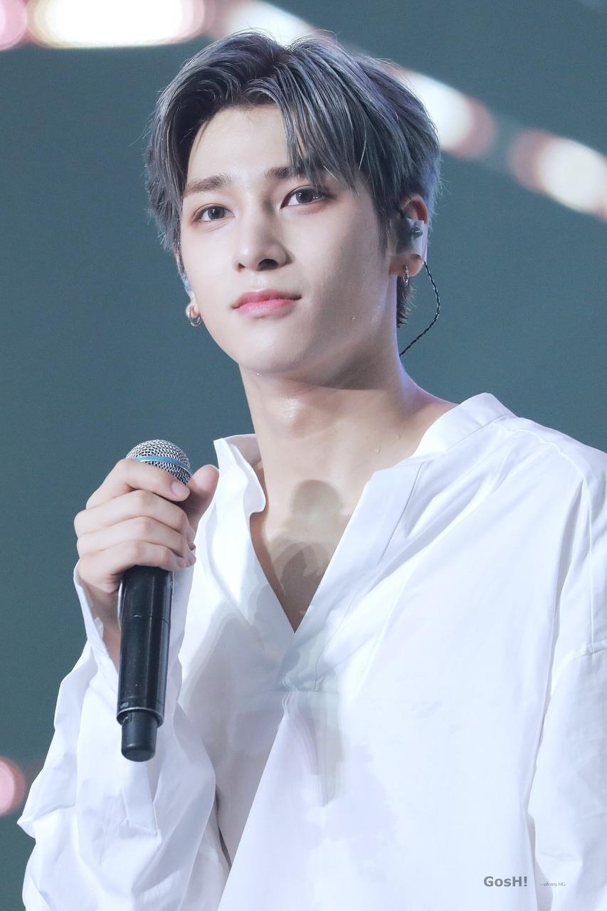 tan binh nam Kpop so huu guong mat ti le vang anh 12