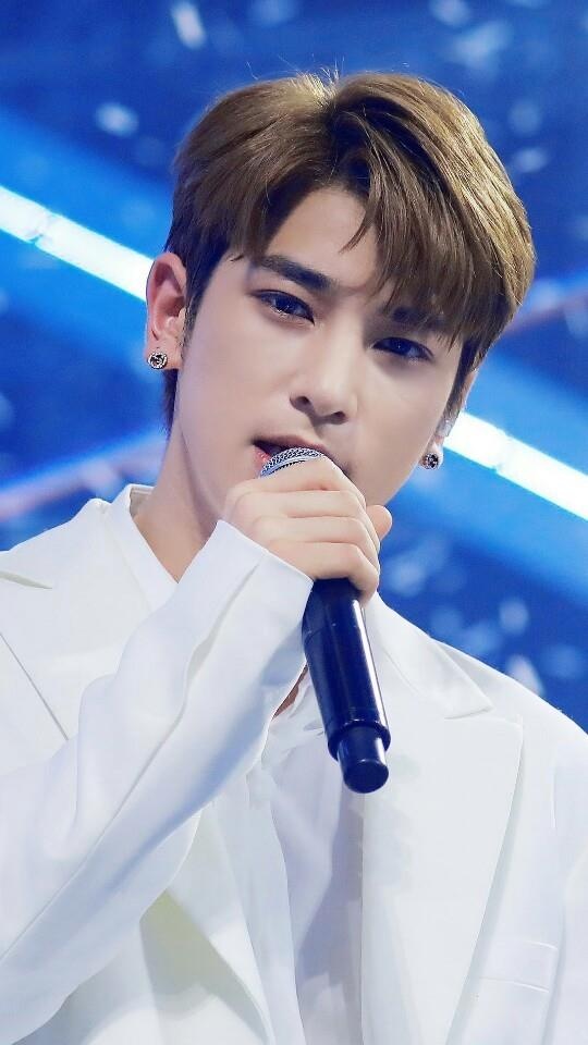 tan binh nam Kpop so huu guong mat ti le vang anh 8