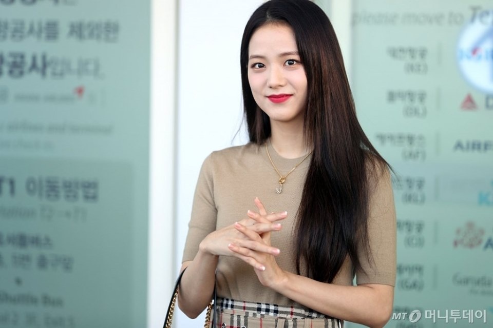 Ji Soo tai san bay anh 1