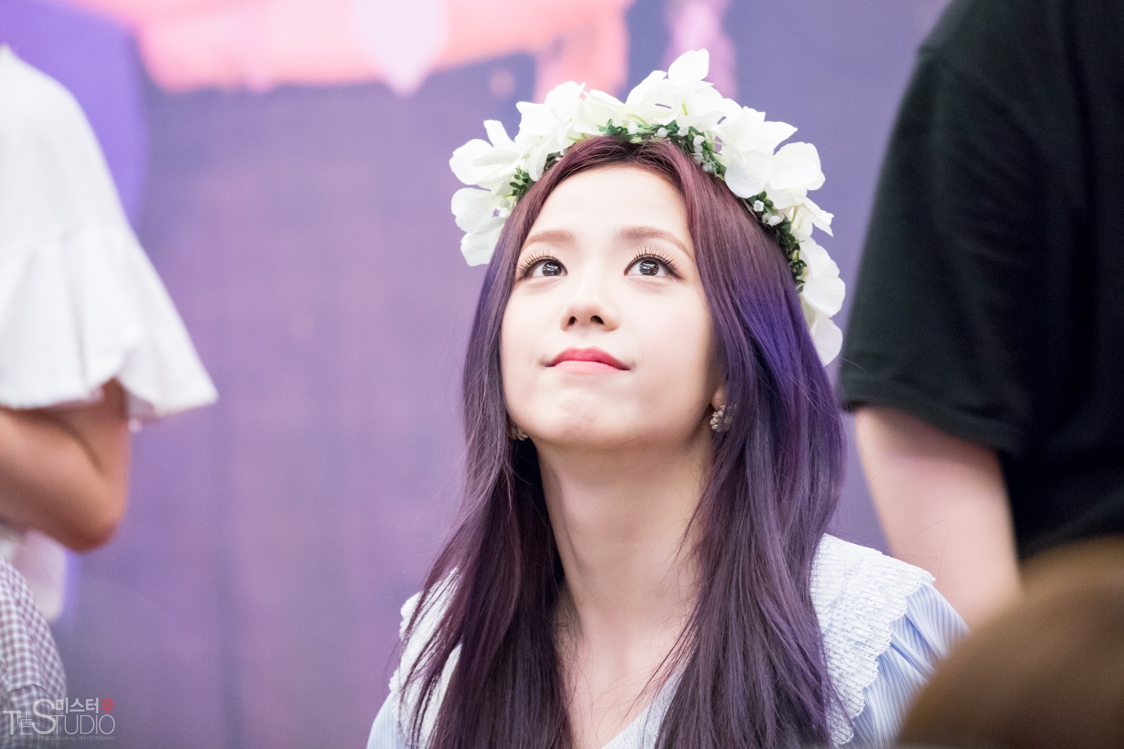 Ji Soo tai san bay anh 11