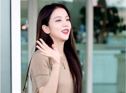 Ji Soo tai san bay anh 7