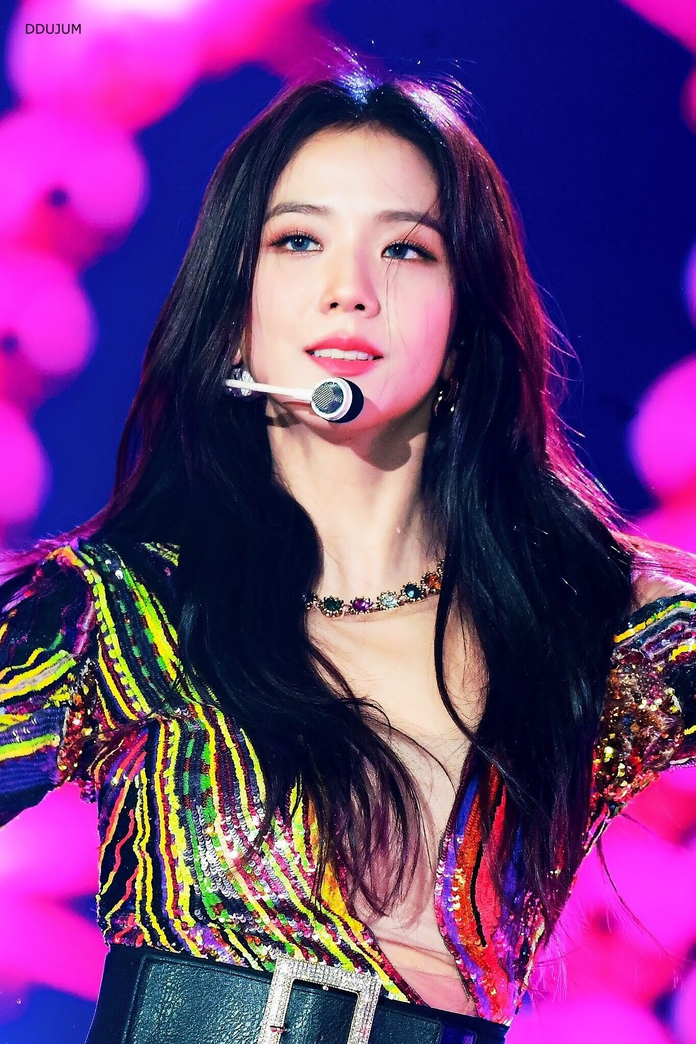 ban gai tin don cau thu bong da,  my nhan nhom Black Pink anh 8