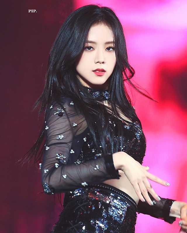 ban gai tin don cau thu bong da,  my nhan nhom Black Pink anh 19