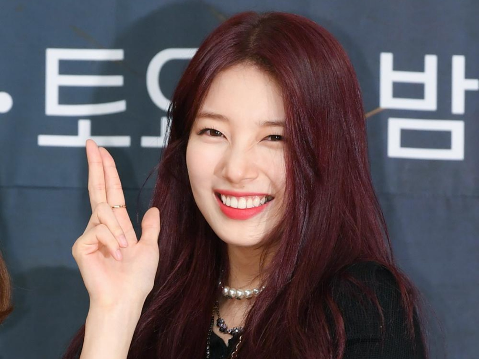 Suzy xinh dep ben Seung Gi anh 7