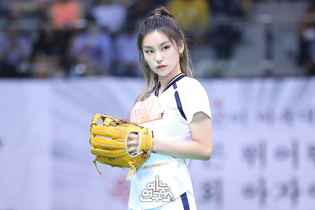 Nu idol gay chu y tai dai hoi the thao anh 13