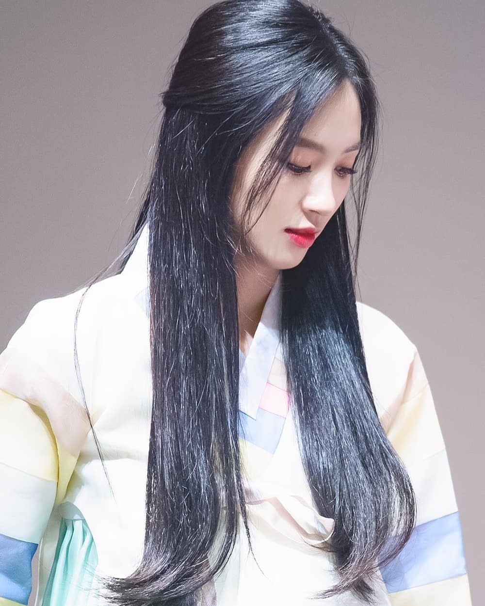 nu than Kpop tren san bong anh 12