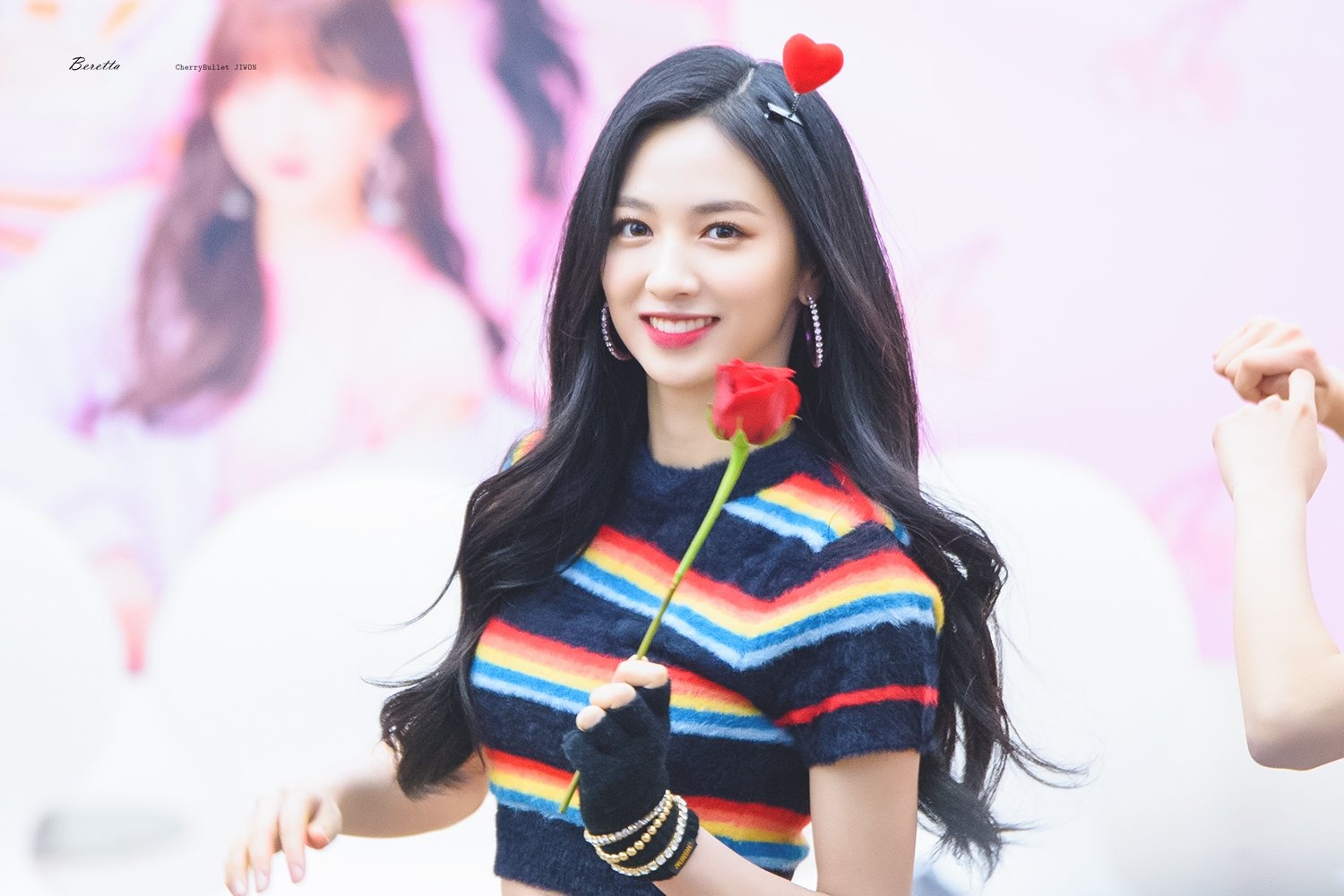 nu than Kpop tren san bong anh 11