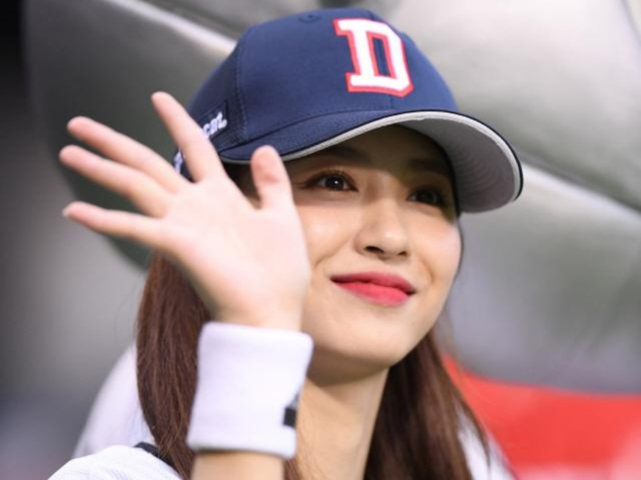 nu than Kpop tren san bong anh 4