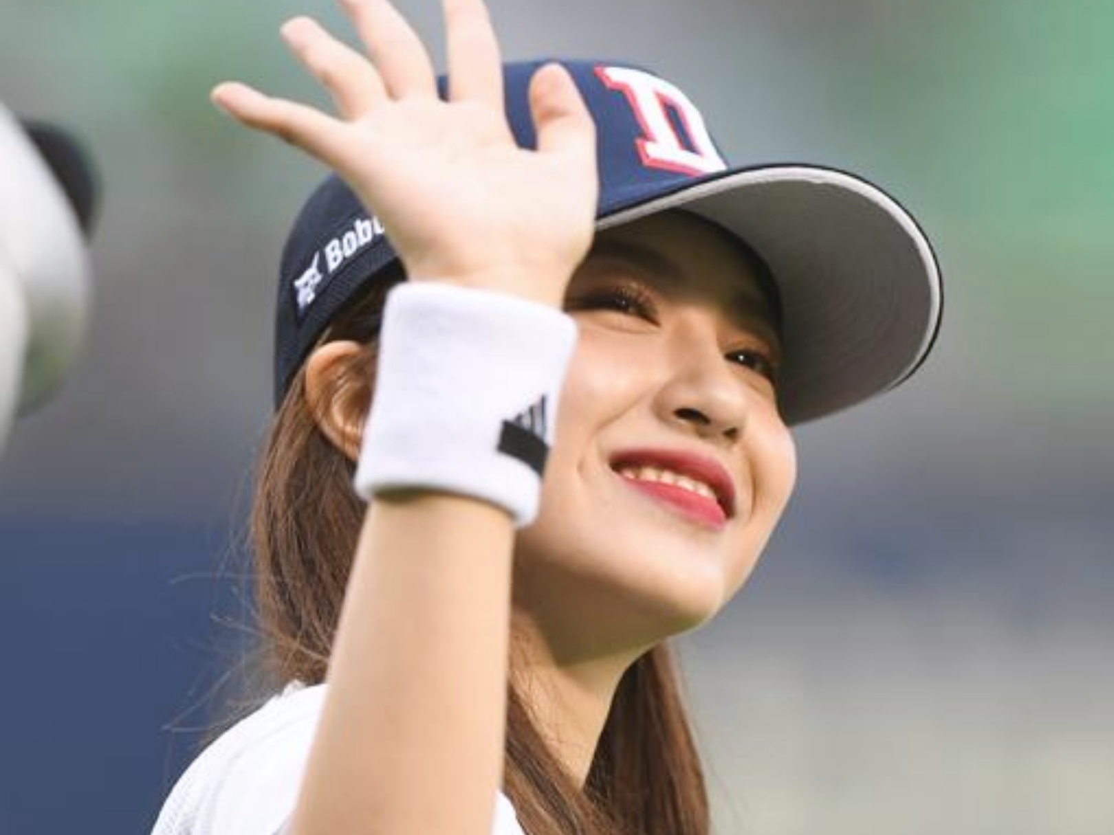 nu than Kpop tren san bong anh 5