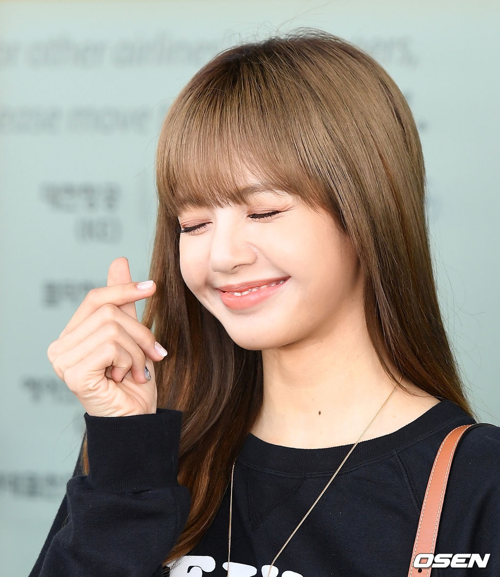 Lisa tham du Paris Fashion Week anh 10