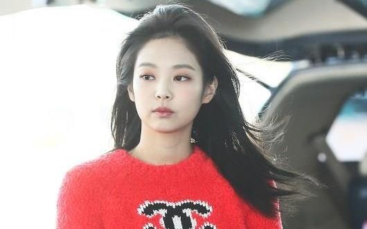 Jennie (Black Pink) dien toan do hieu ra san bay hinh anh
