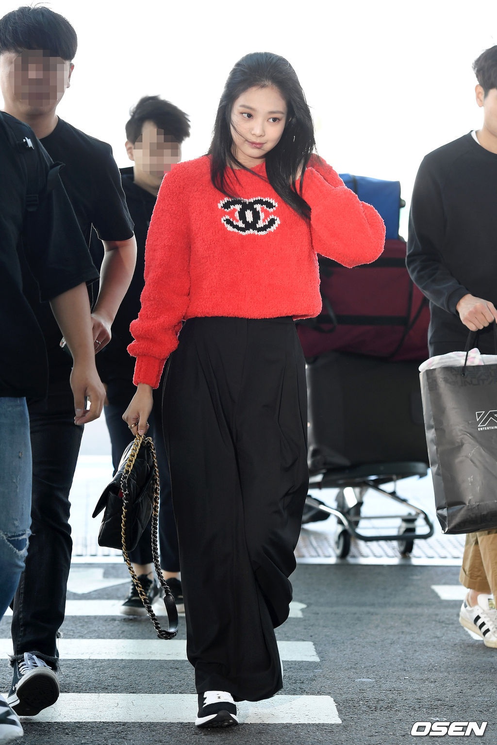 Jennie tai san bay anh 6