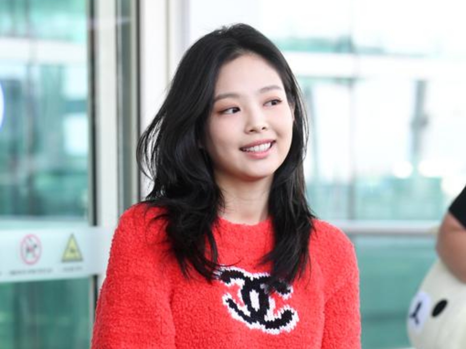 Jennie tai san bay anh 1